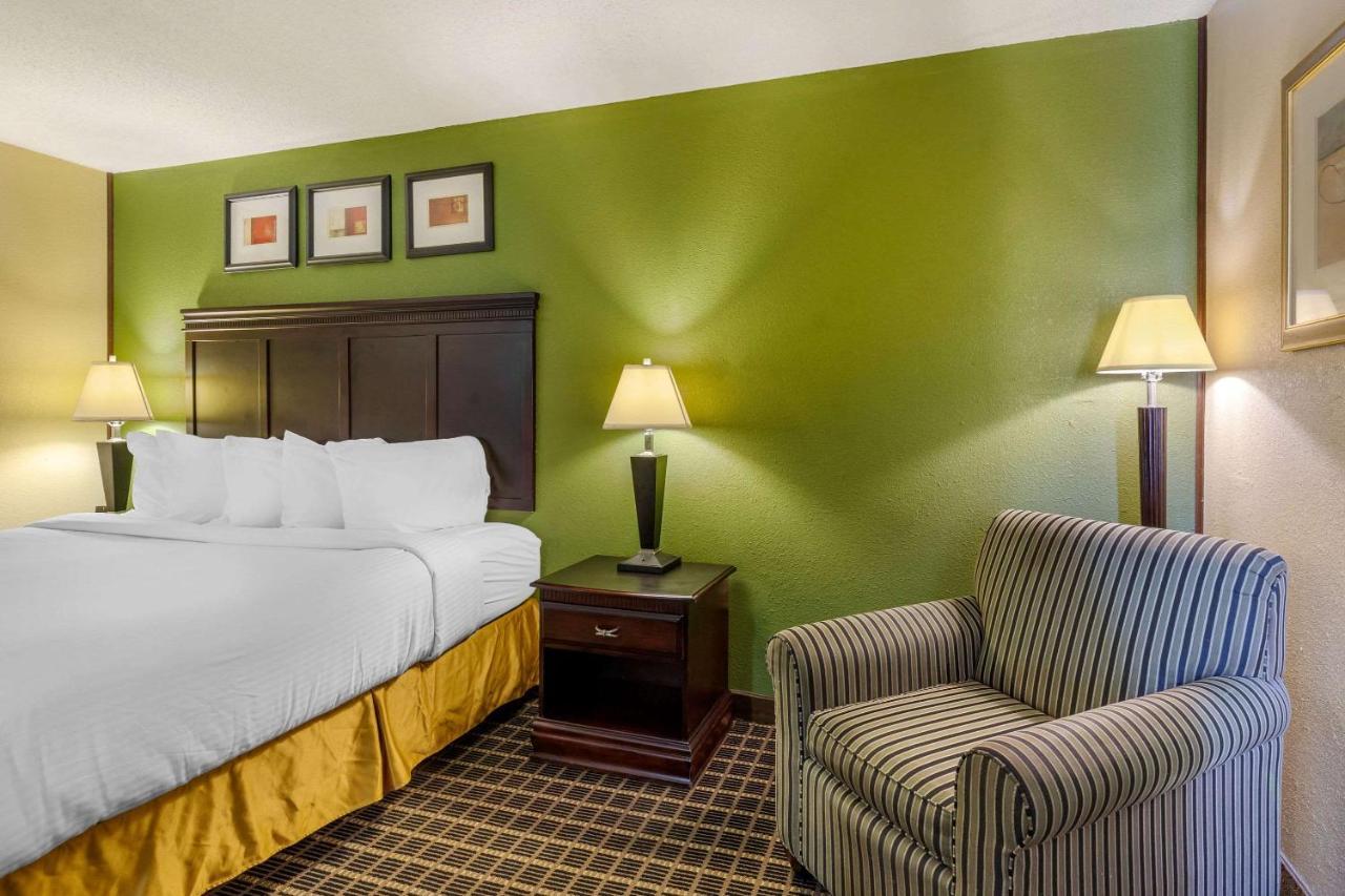Clarion Pointe South Boston - Danville East Екстер'єр фото