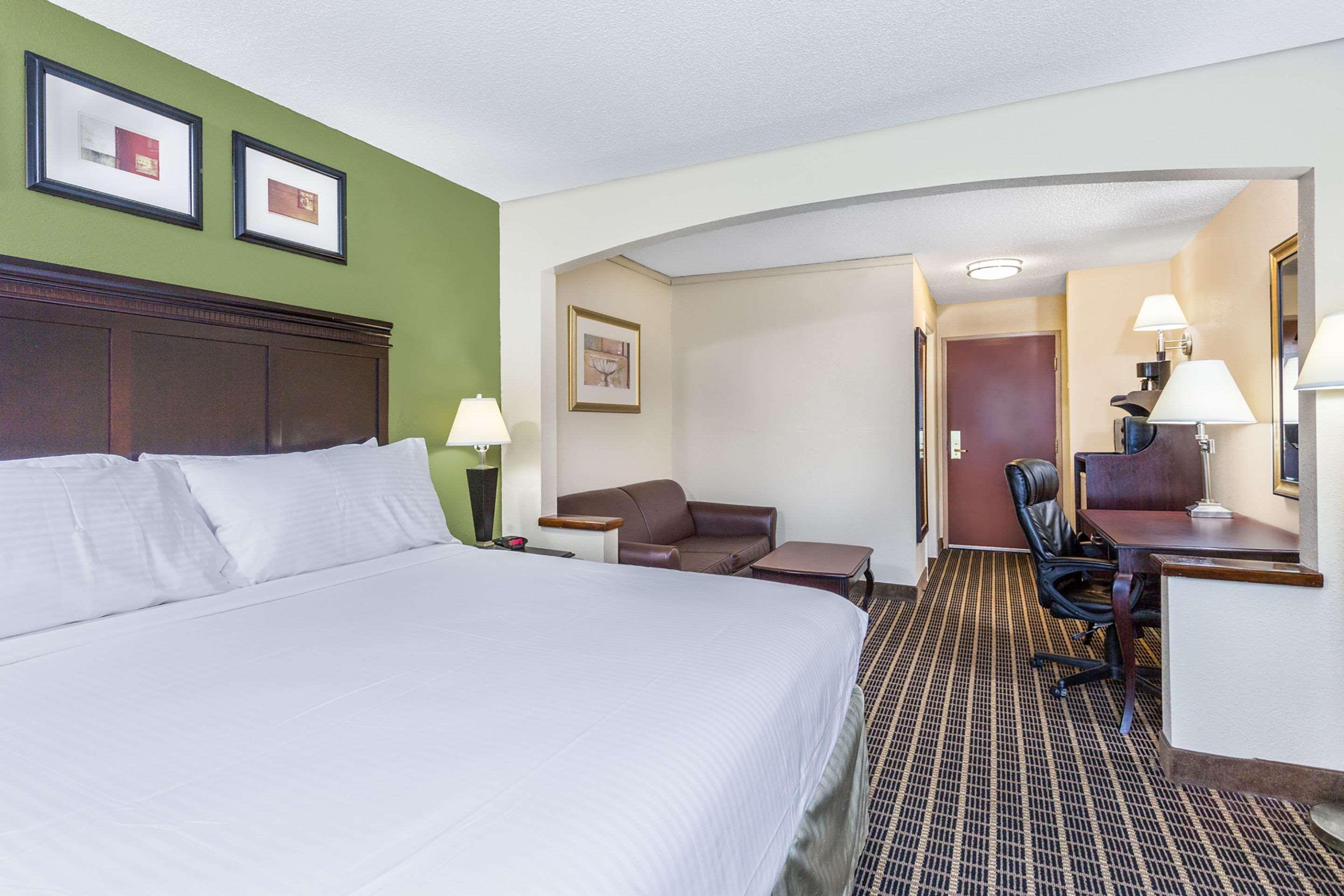 Clarion Pointe South Boston - Danville East Екстер'єр фото
