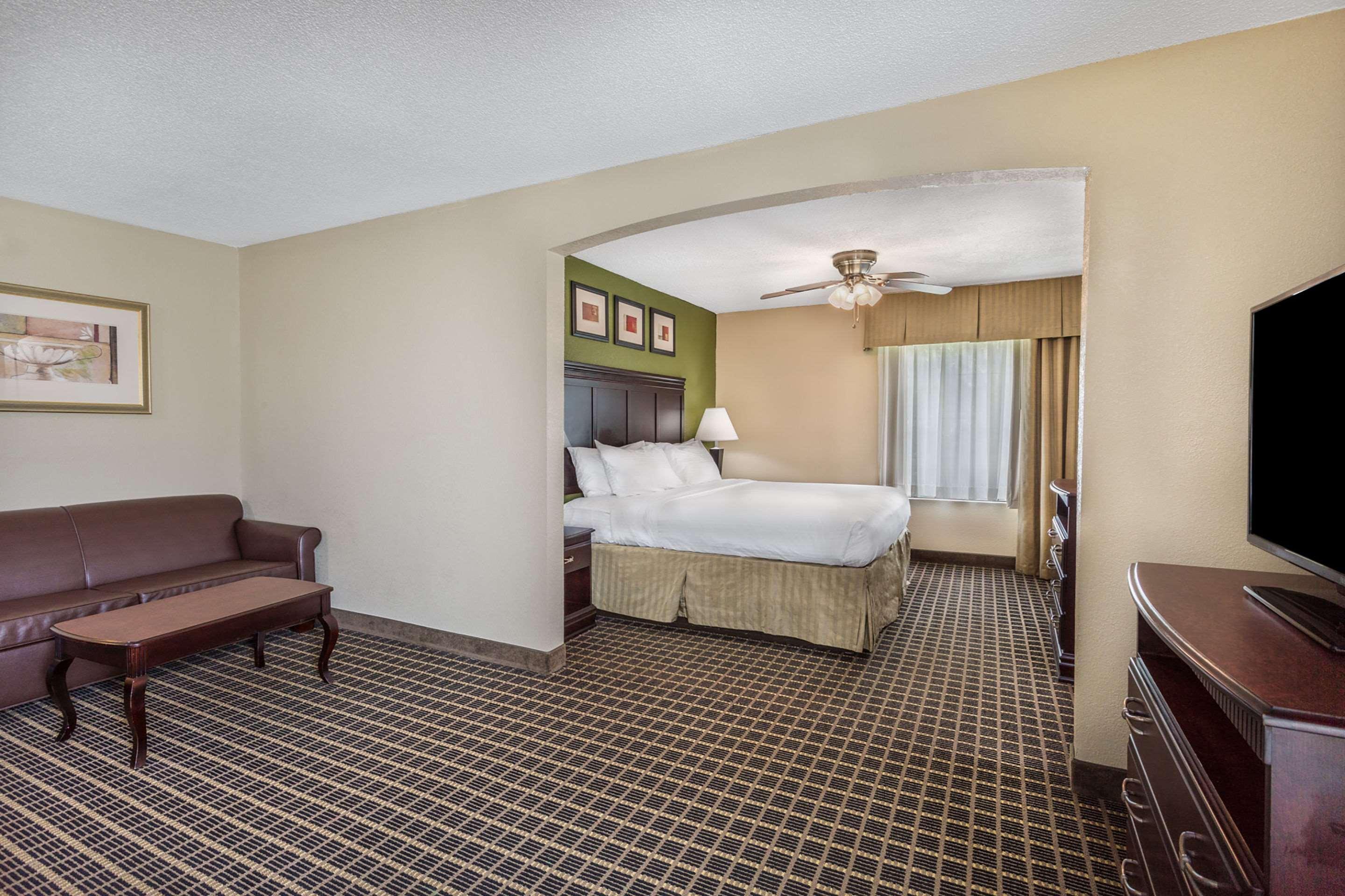 Clarion Pointe South Boston - Danville East Екстер'єр фото