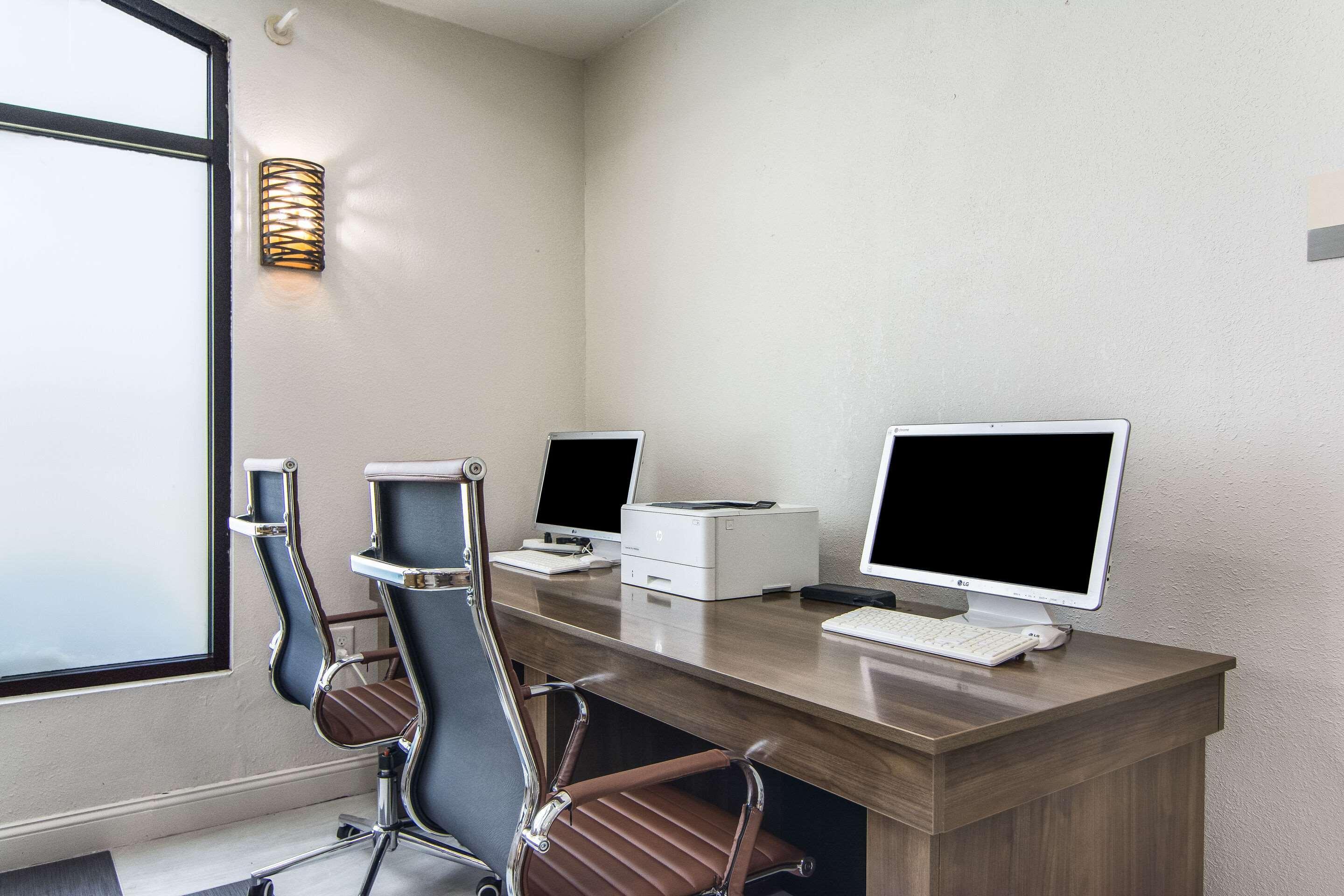 Clarion Pointe South Boston - Danville East Екстер'єр фото