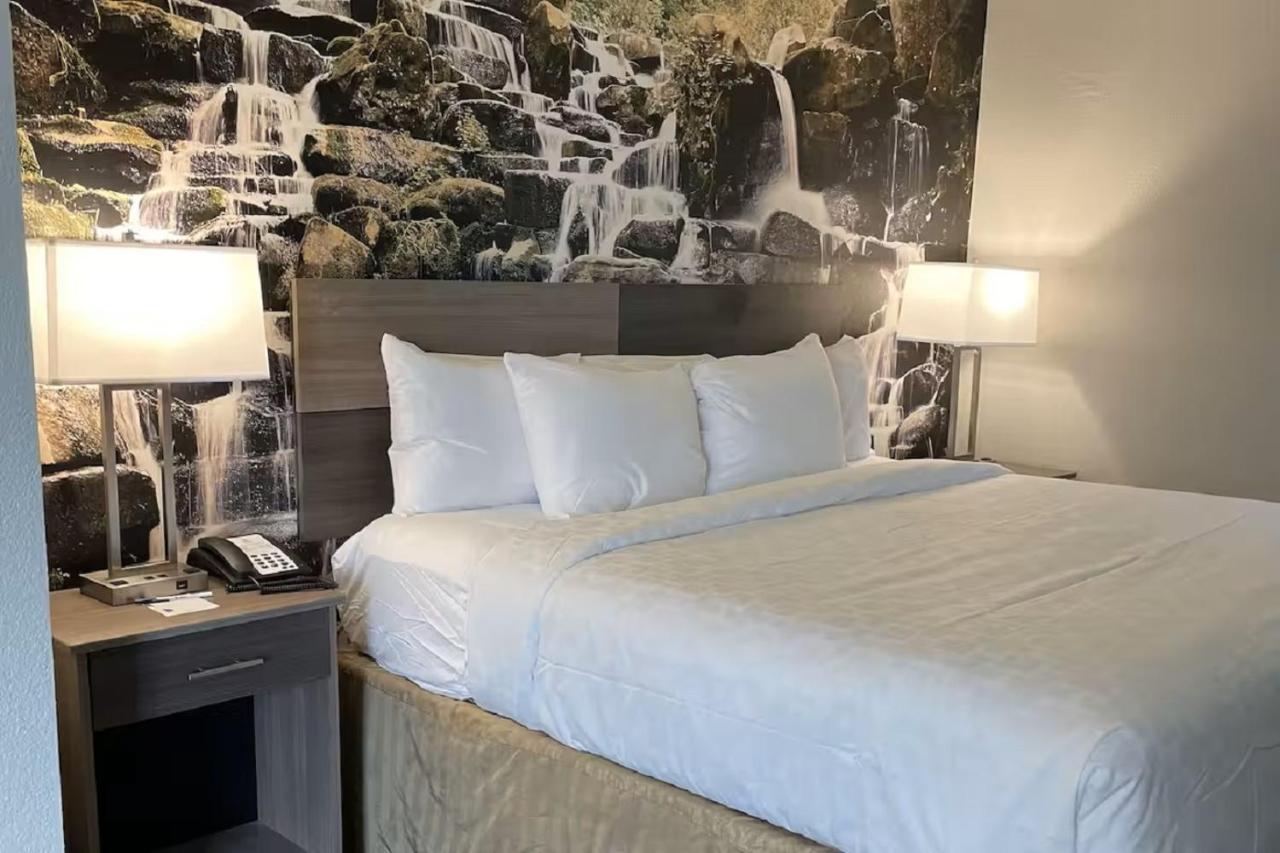 Clarion Pointe South Boston - Danville East Екстер'єр фото